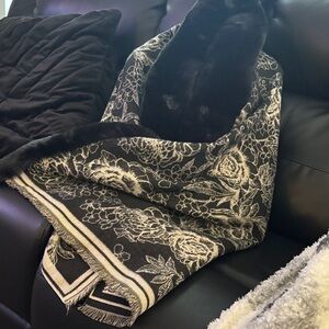 Floral Black and White faux fur collar Blanket scarf